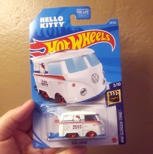 Hello Kitty x Hot Wheels